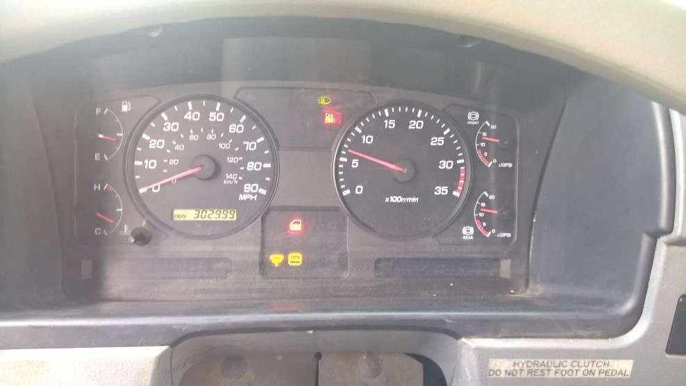 Một số hình ảnh Cắt khí thải trên xe Mitsubushi Fuso