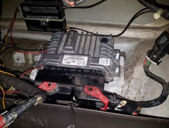 Một số hình ảnh Cắt khí thải trên xe Mitsubushi Fuso